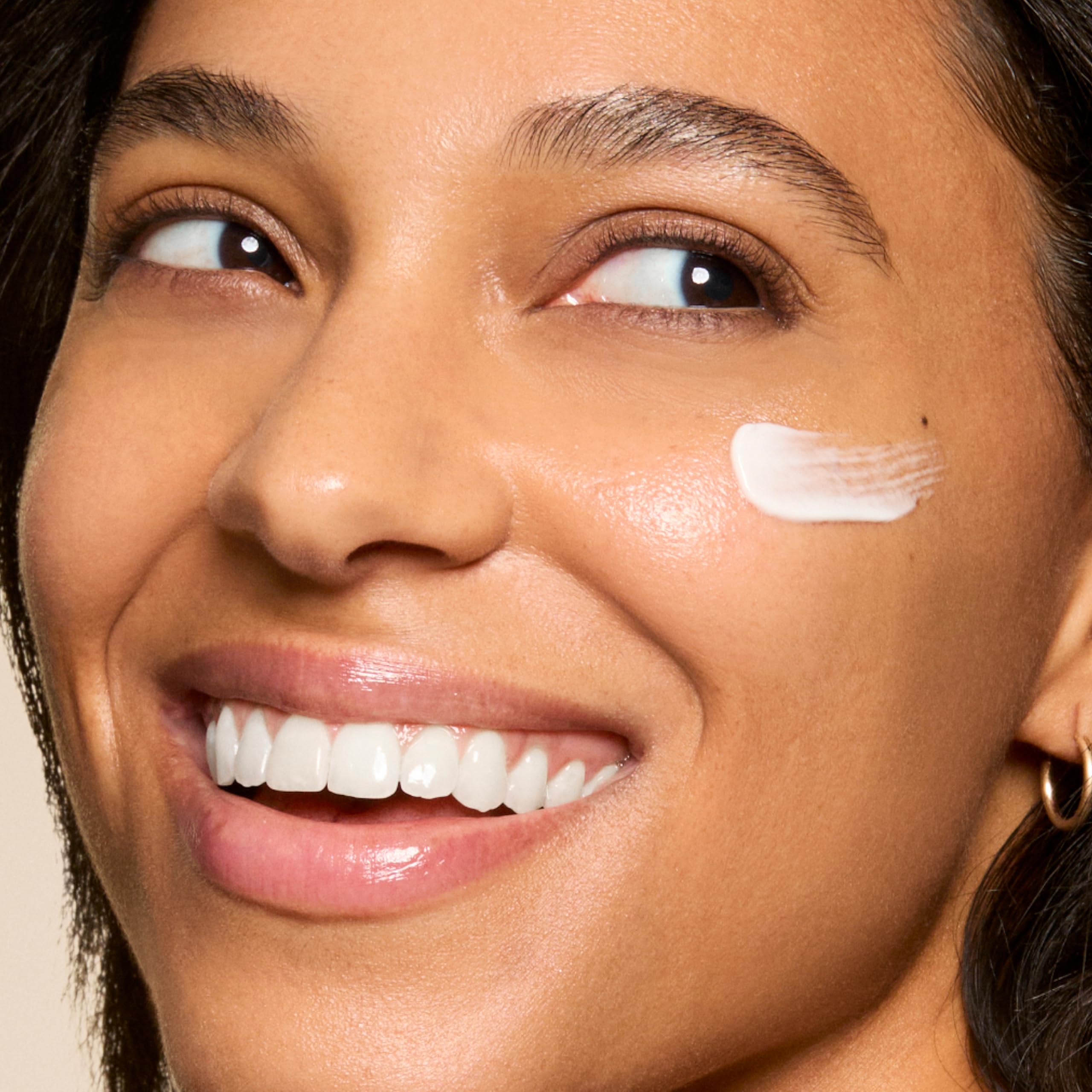 Honest Beauty packaging ecológico enfatizando reducción de residuos