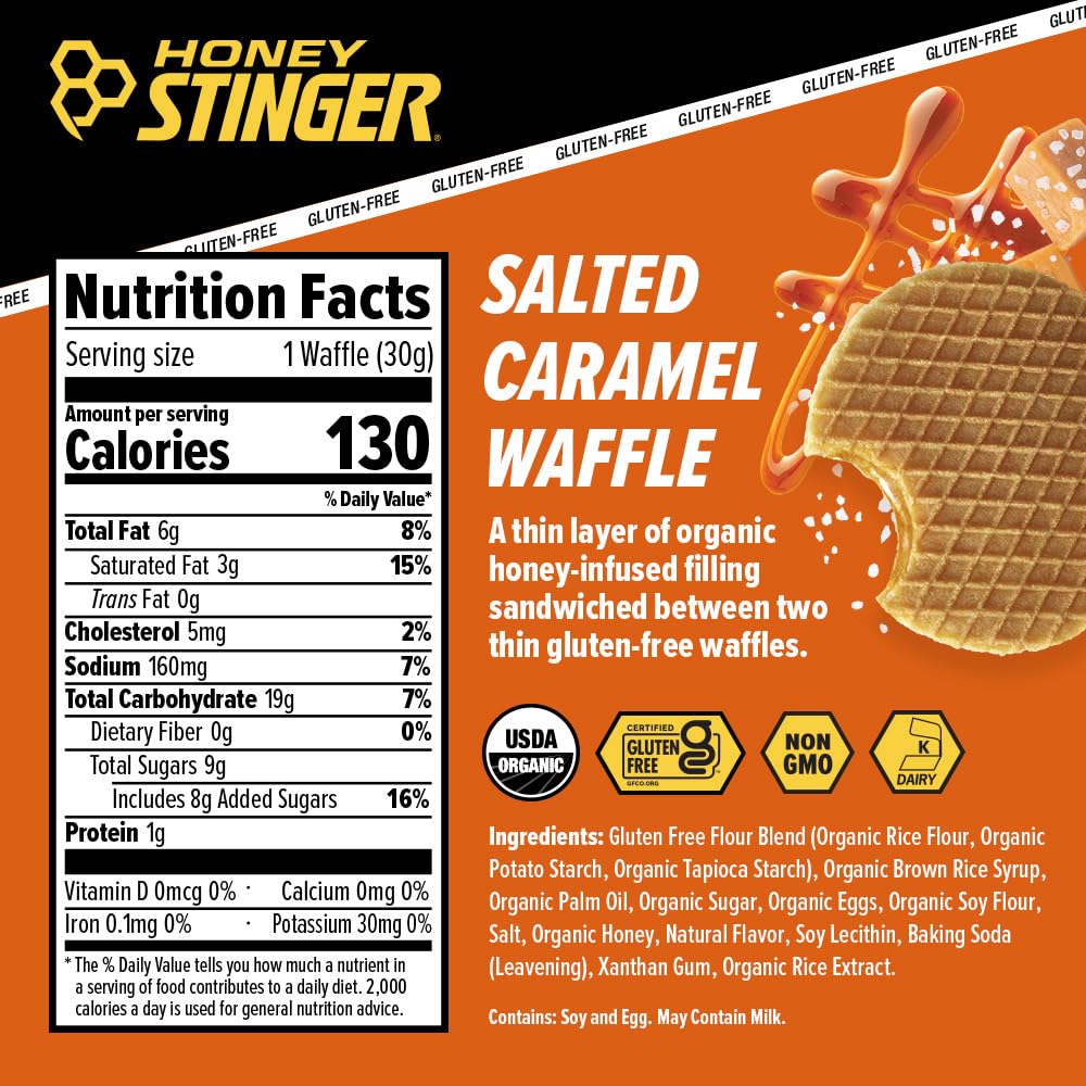 Honey Stinger waffle en mano demostrando tamaño portátil y fácil transporte