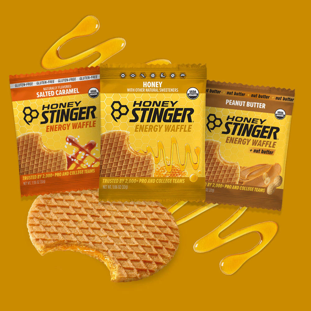 Honey Stinger envase individual en mano, práctico para llevar durante actividad