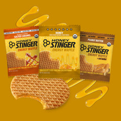 Honey Stinger envase individual en mano, práctico para llevar durante actividad