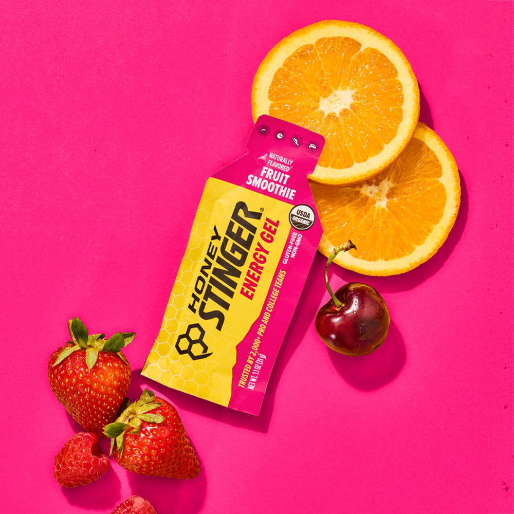 Honey Stinger gel en uso por corredor aportando energía portátil