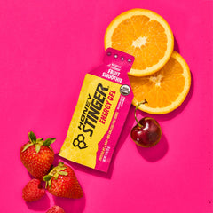 Honey Stinger gel en uso por corredor aportando energía portátil
