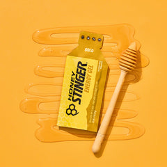 Honey Stinger gel tamaño comparado con mano para referencia práctica