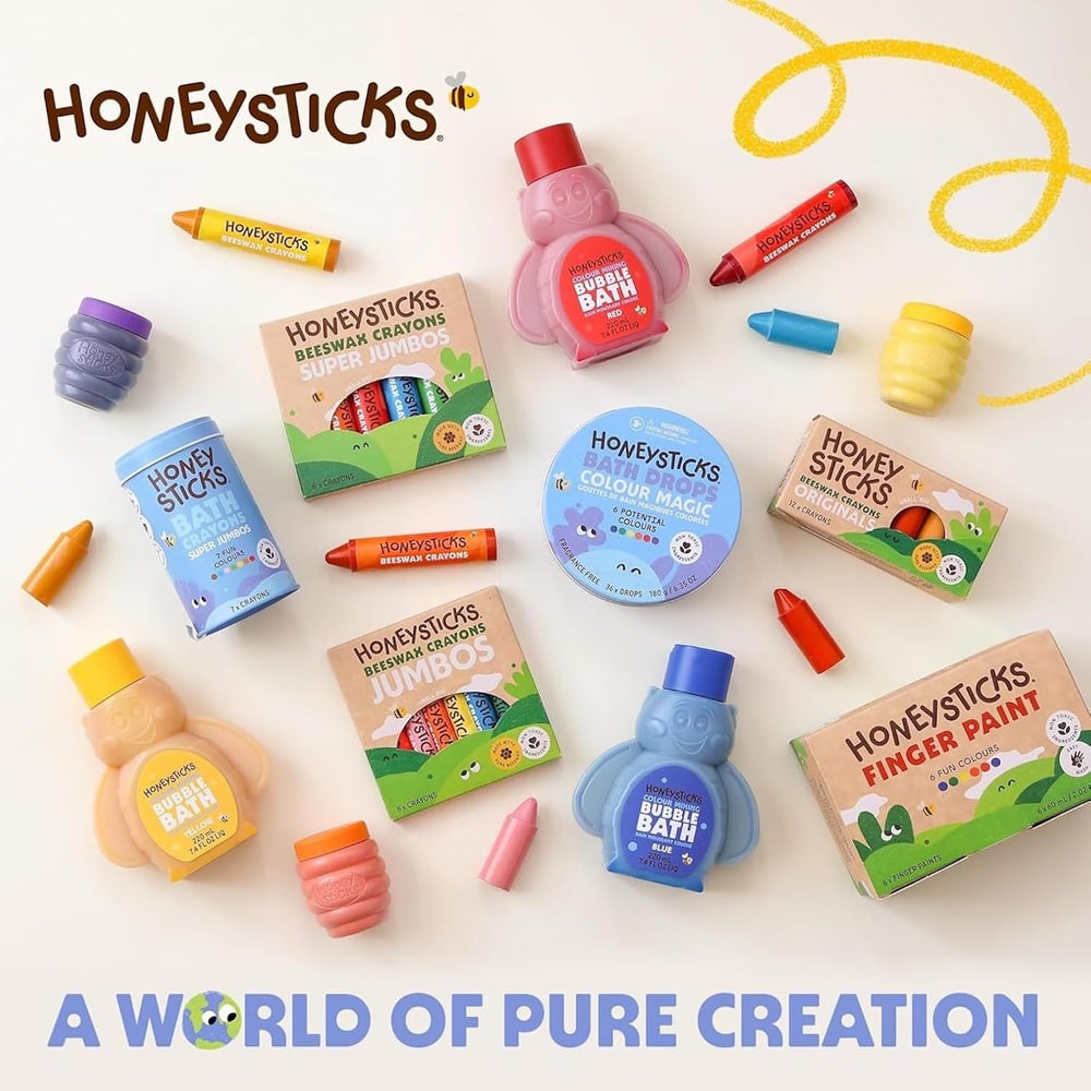 Honeysticks escena creativa familiar con niños usando crayones en mesa de actividades