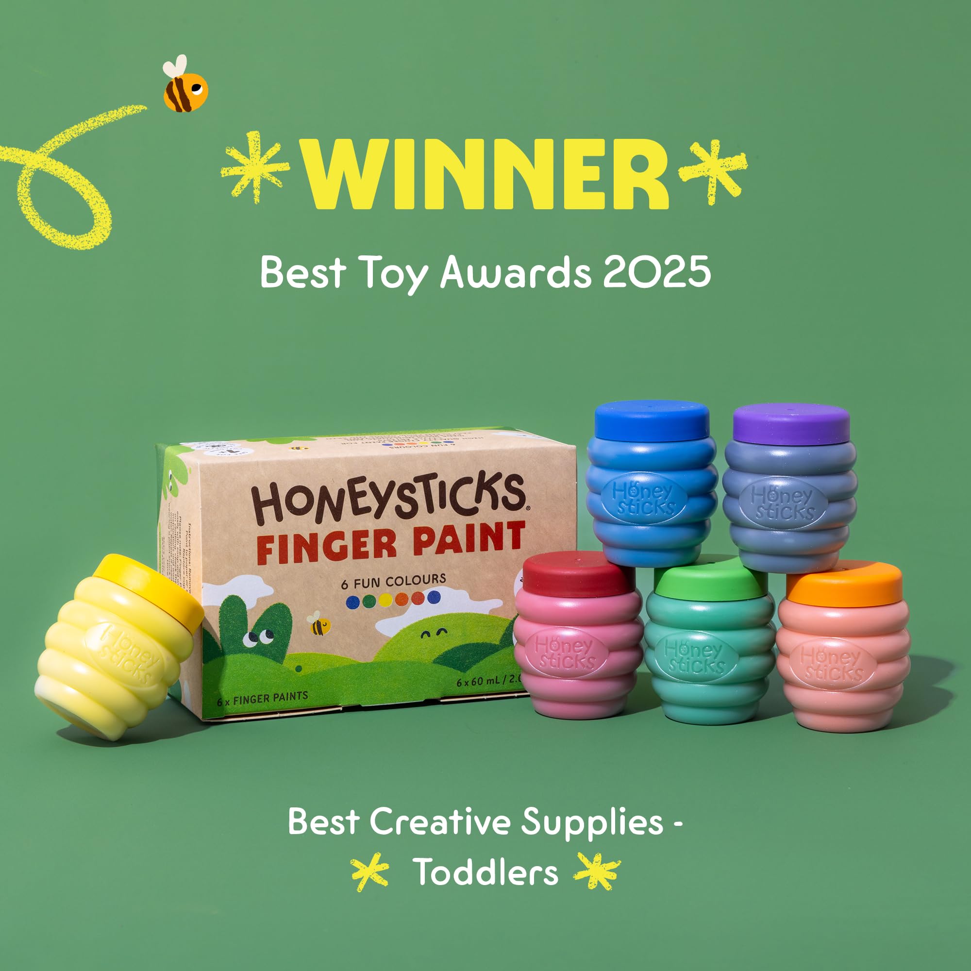 Honeysticks pintura en manos de niño fomentando creatividad segura