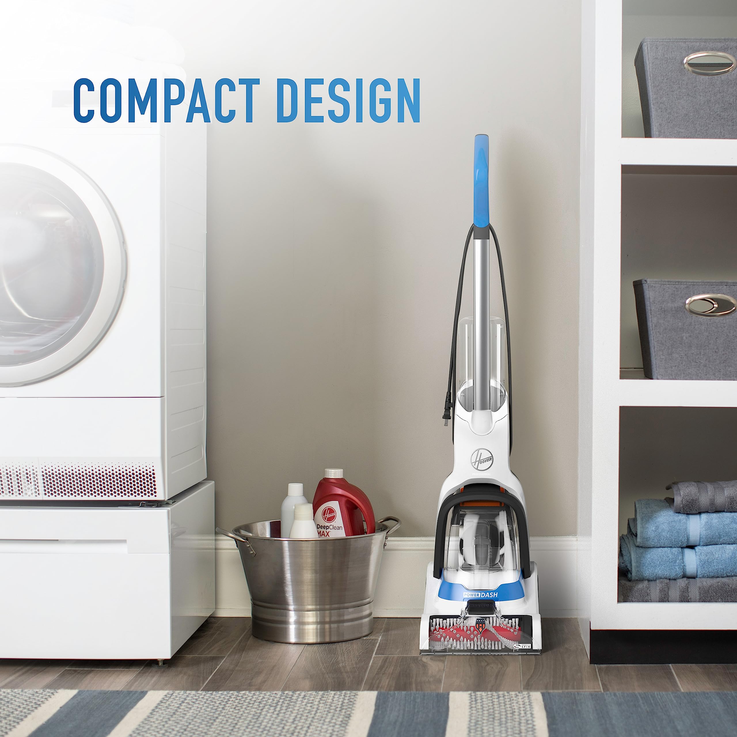 Hoover PowerDash Pet en uso sobre alfombra mostrando eliminación de manchas