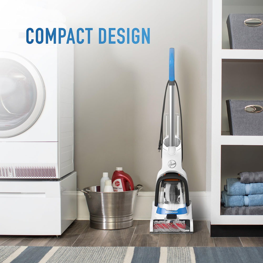 Hoover PowerDash Pet en uso sobre alfombra mostrando eliminación de manchas