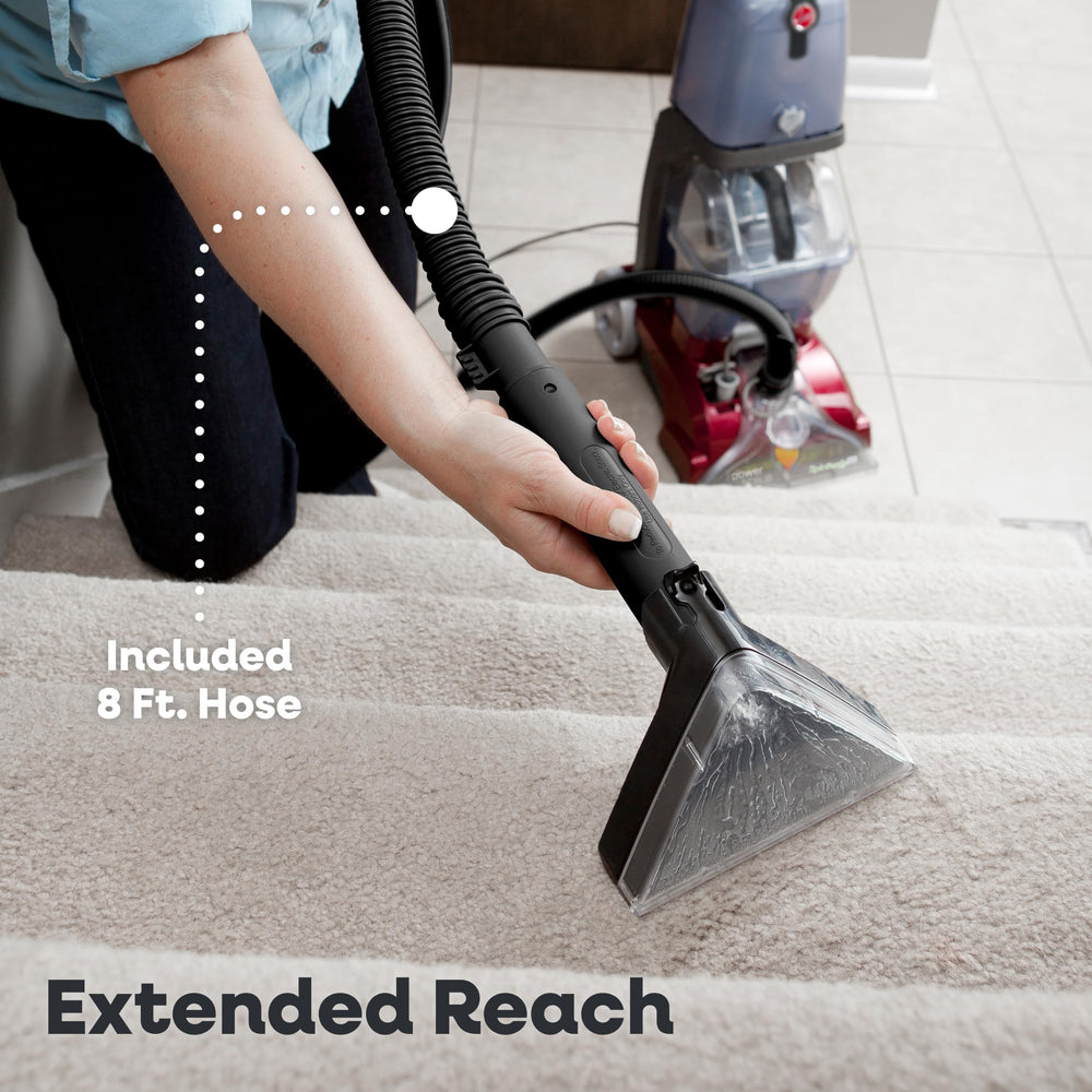 Hoover PowerScrub en uso sobre alfombra restaurando color y textura