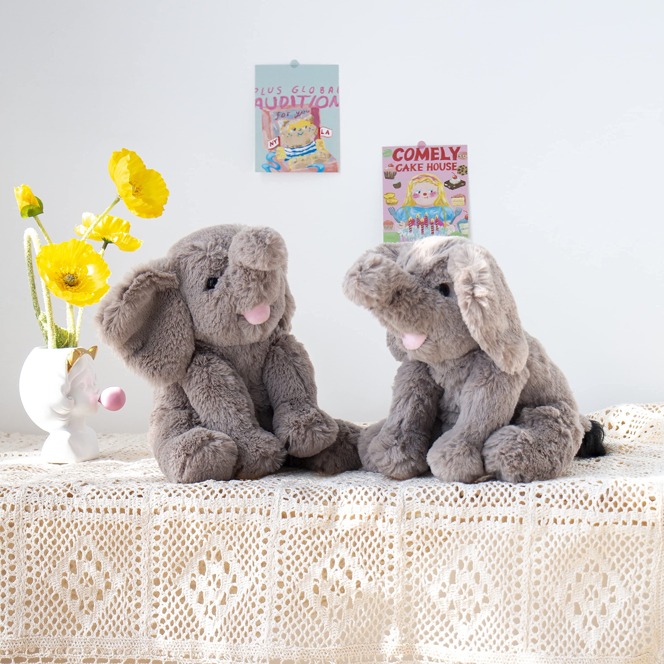 Hopearl elefante en cama infantil creando ambiente acogedor y seguro