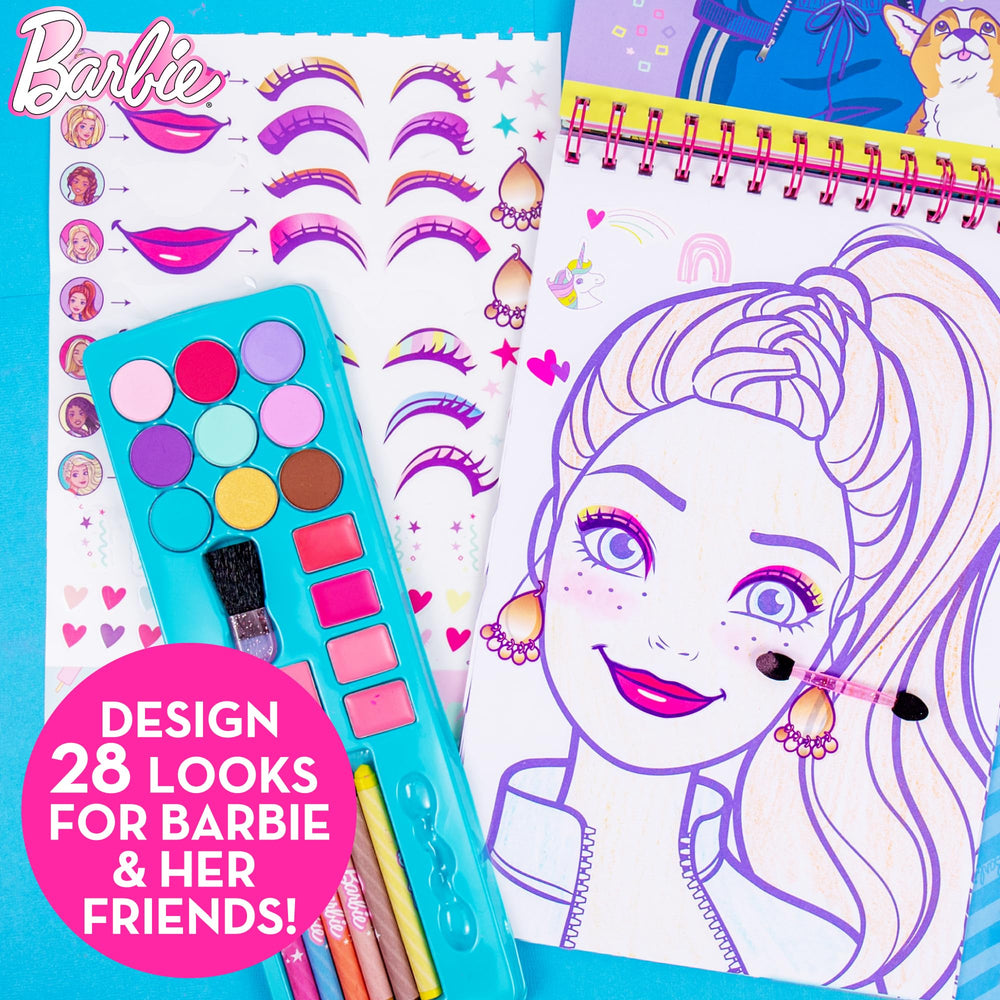 Horizon Group USA niño usando pincel de juego aplicando colores en páginas de la revista para aprender