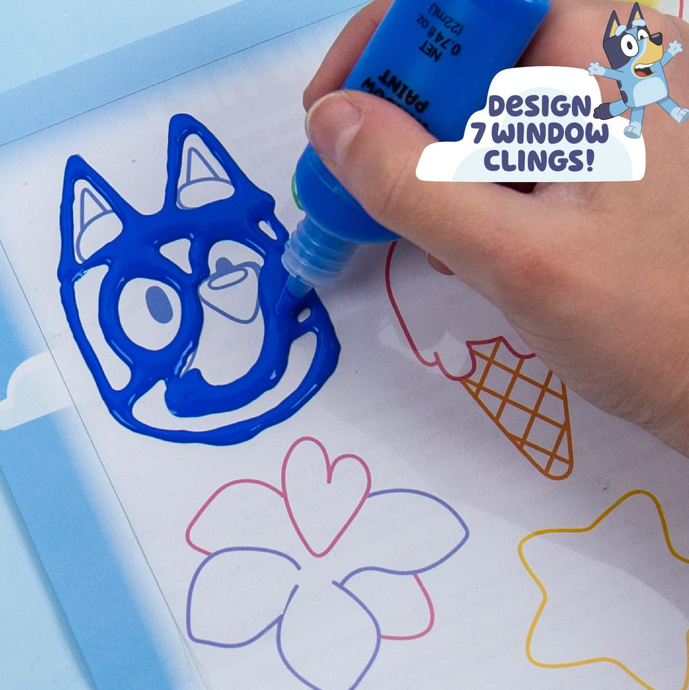 Horizon Group USA niño pintando un suncatcher Bluey, actividad creativa supervisada