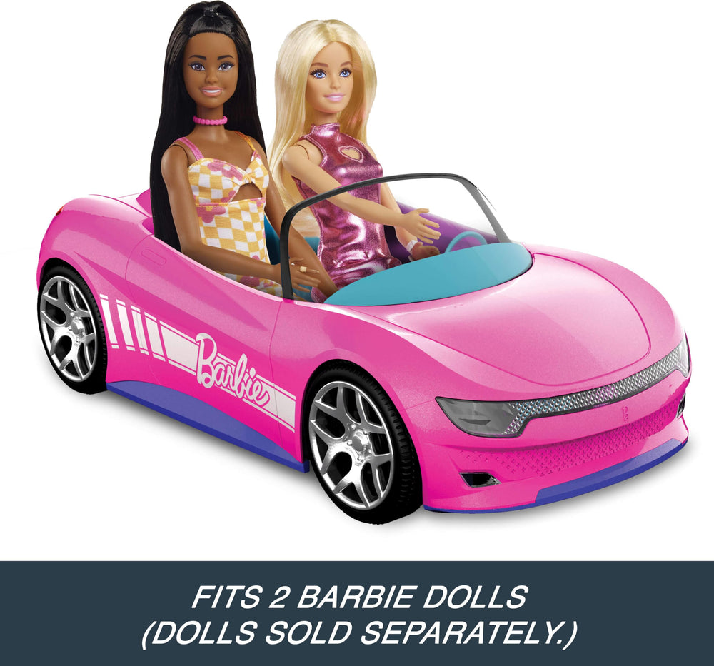 Hot Wheels Barbie escala con dos muñecas mostrando capacidad y ajuste seguro
