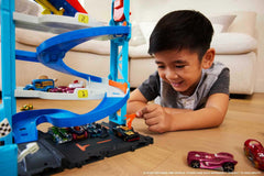 Hot Wheels detalle del elevador dual, muestra la función de subida automática