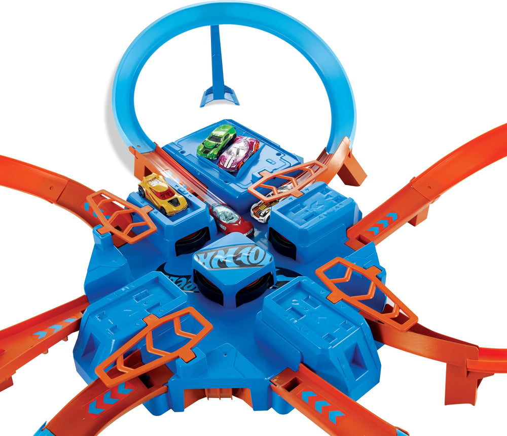 Hot Wheels comparación de escala con coche 1:64 para referencia de tamaño