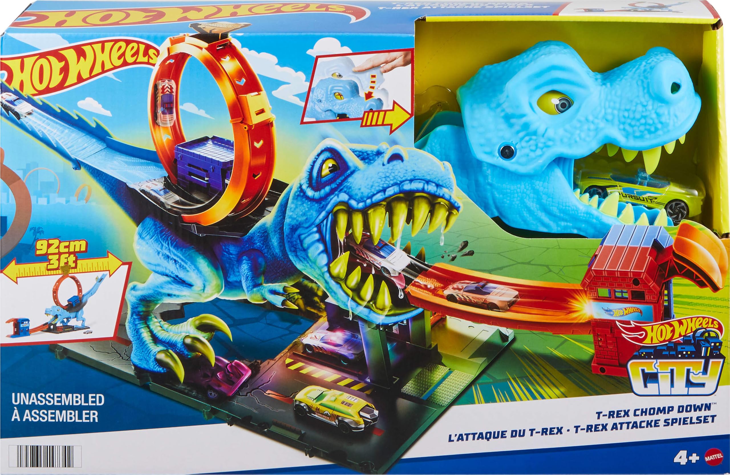 Hot Wheels niños jugando el set T-Rex en escena familiar divertida