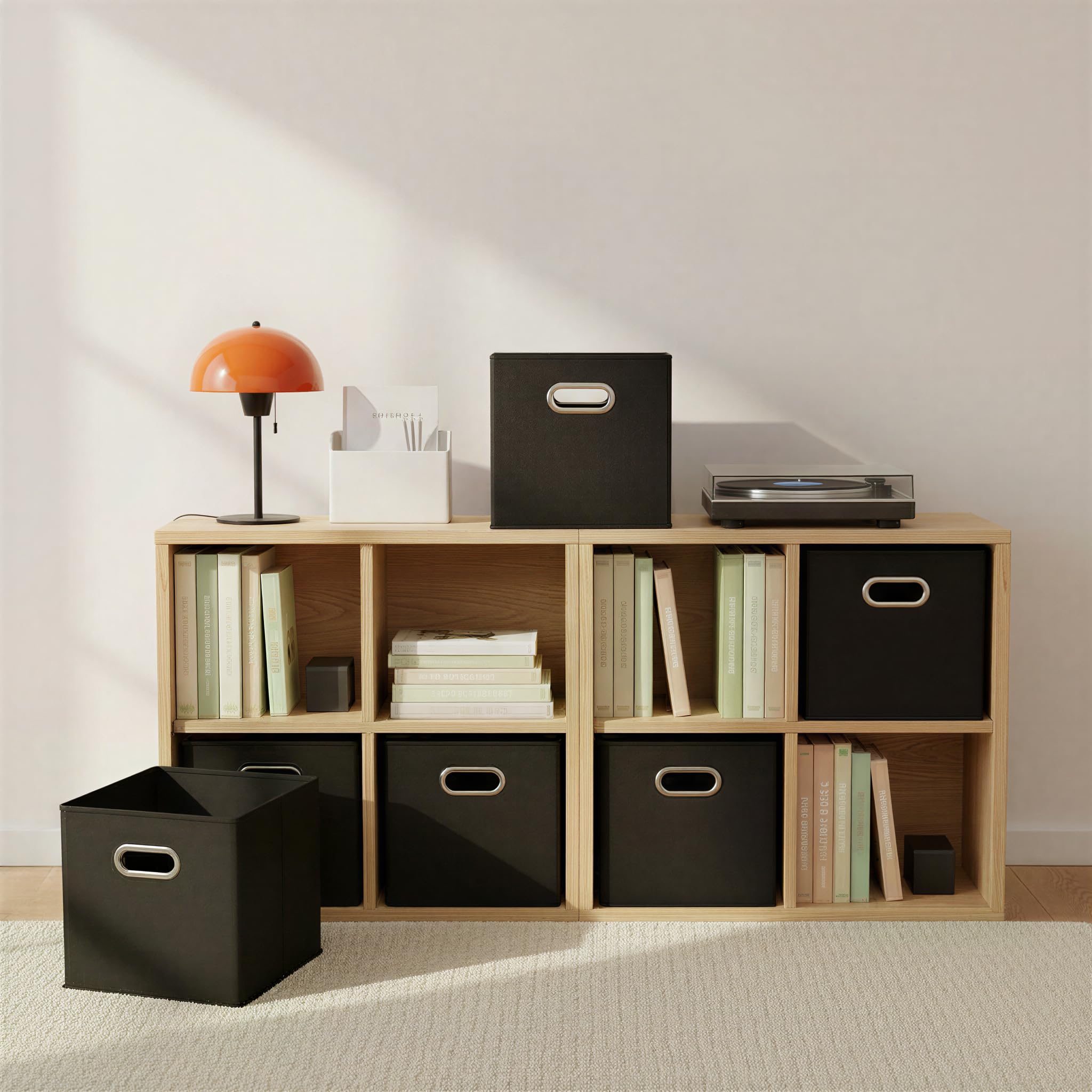 Household Essentials cajas apiladas en estantería, organización vertical