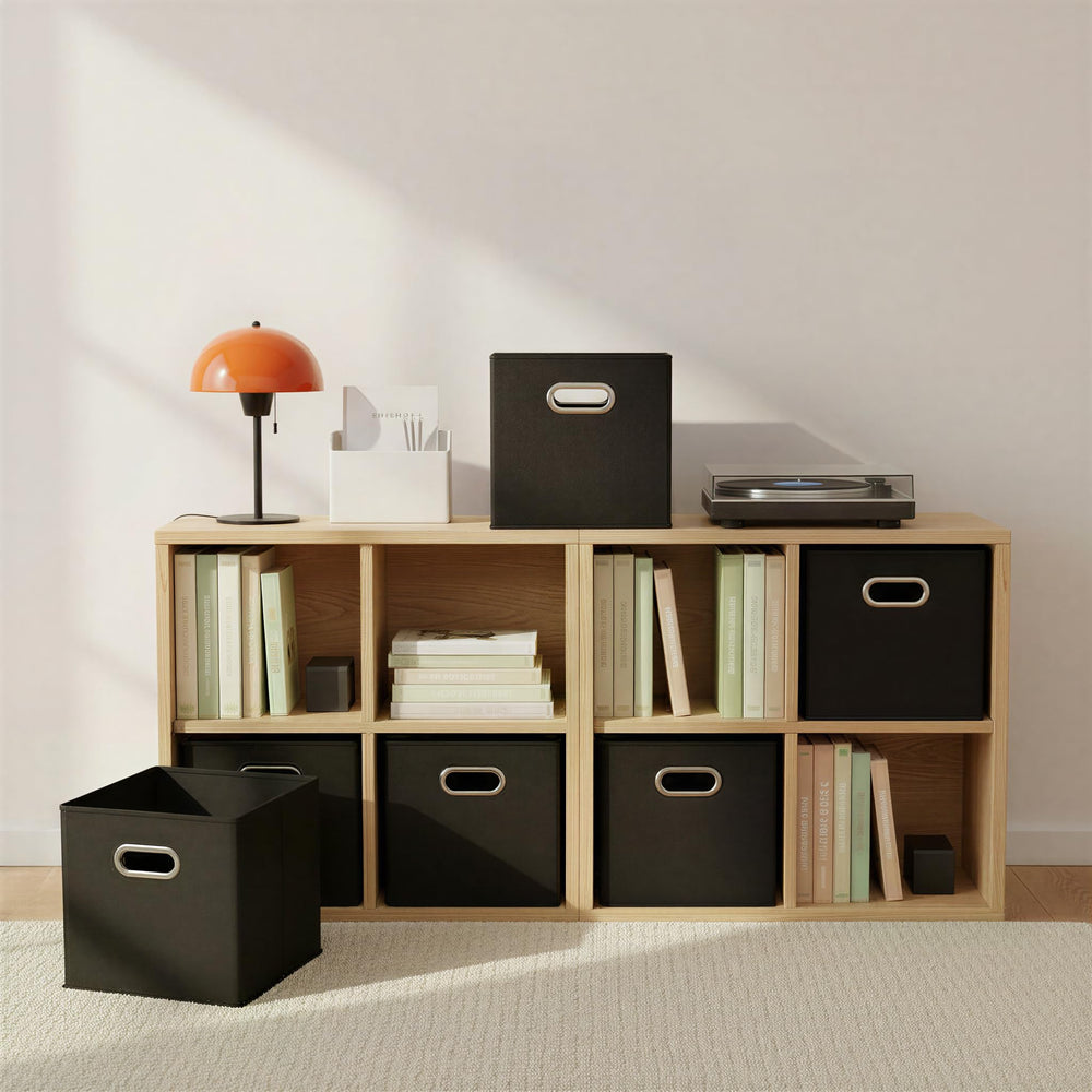 Household Essentials cajas apiladas en estantería, organización vertical