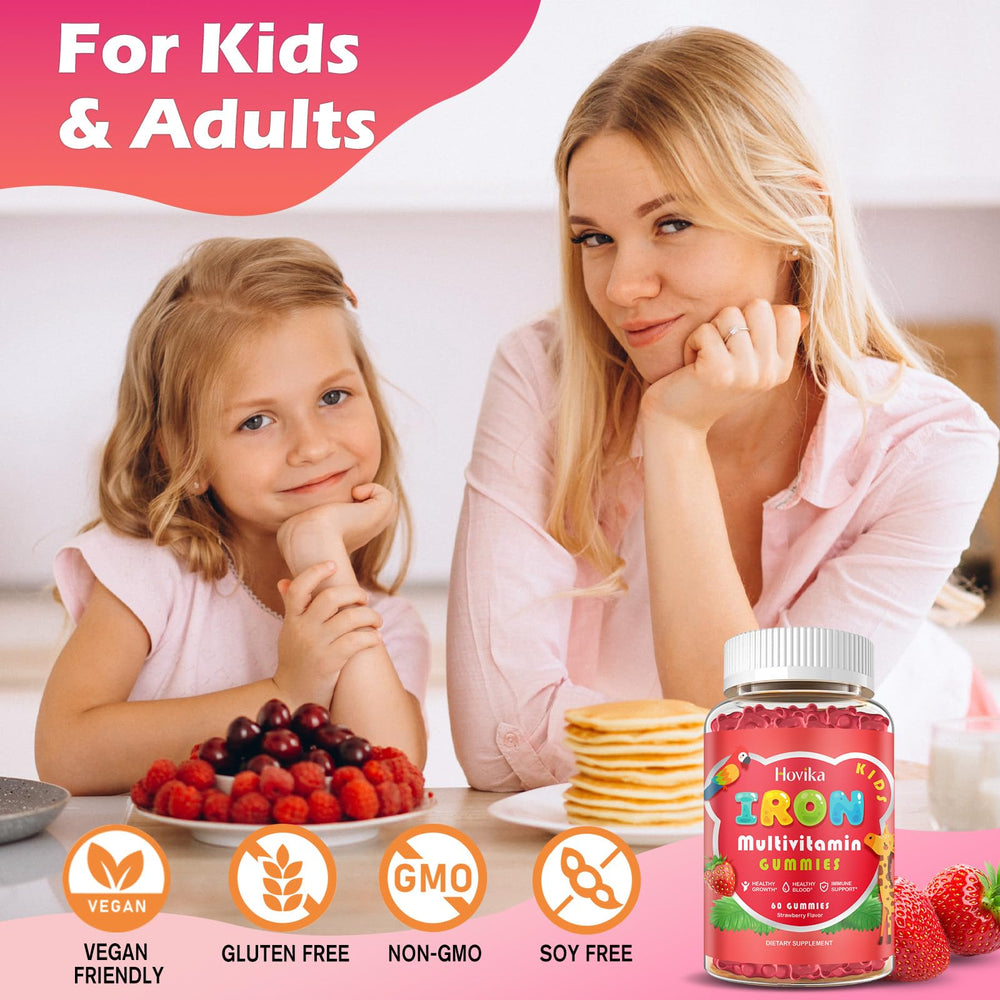 Familia compartiendo momento saludable con gomitas Hovika para niños activos