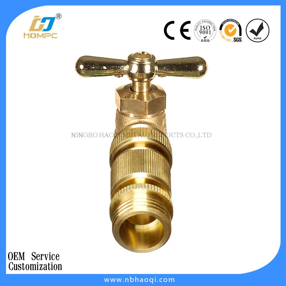 HQMPC conector en uso con manguera y aspersor mejorando rapidez