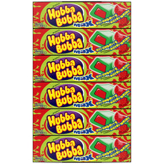 Hubba Bubba chicle en mano comparando tamaño y facilidad de uso