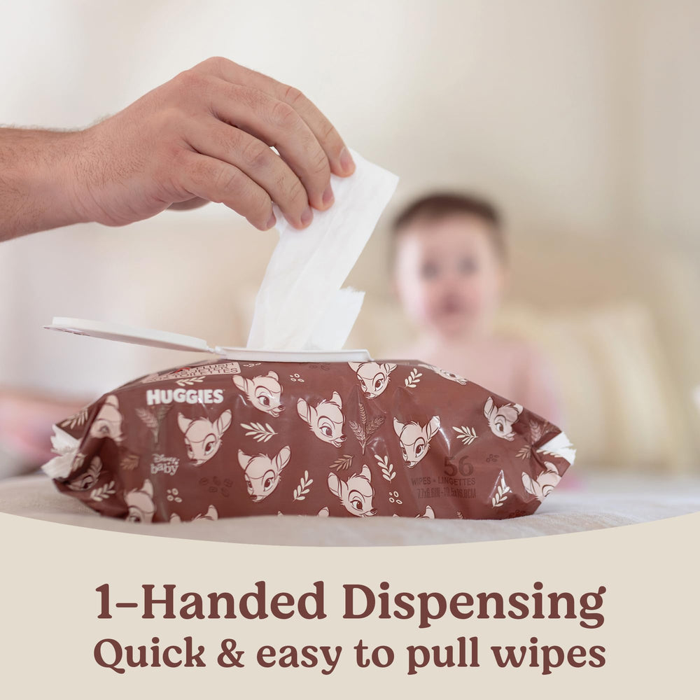 Huggies: paquete junto a objetos para mostrar tamaño real