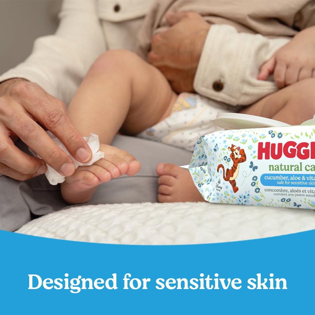 HUGGIES escena familiar en cambiador, comodidad y limpieza segura