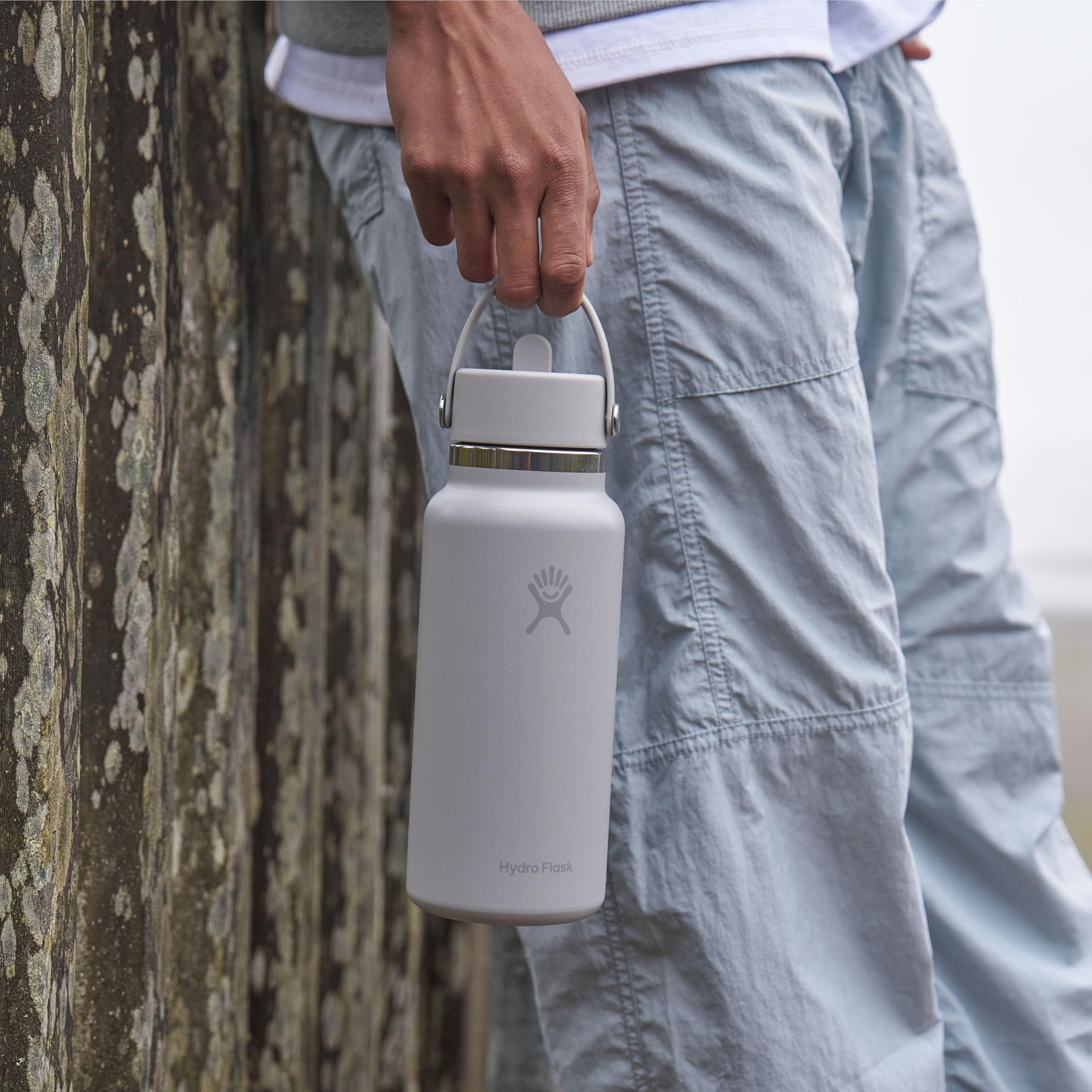 Hydro Flask en mochila urbana, hidratación confiable todo el día