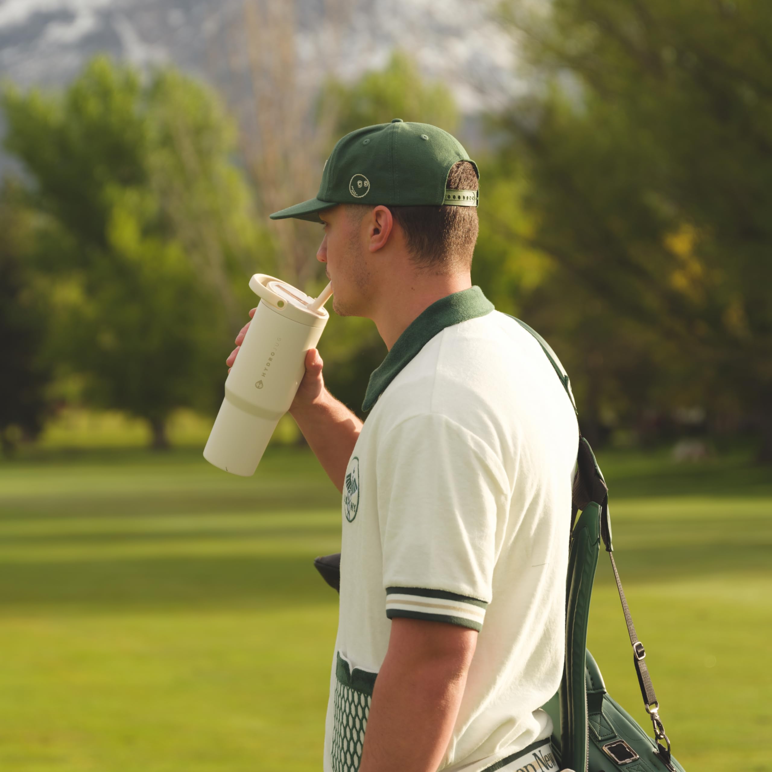 HydroJug en gimnasio y bolso, HydroJug práctico para actividad y trabajo