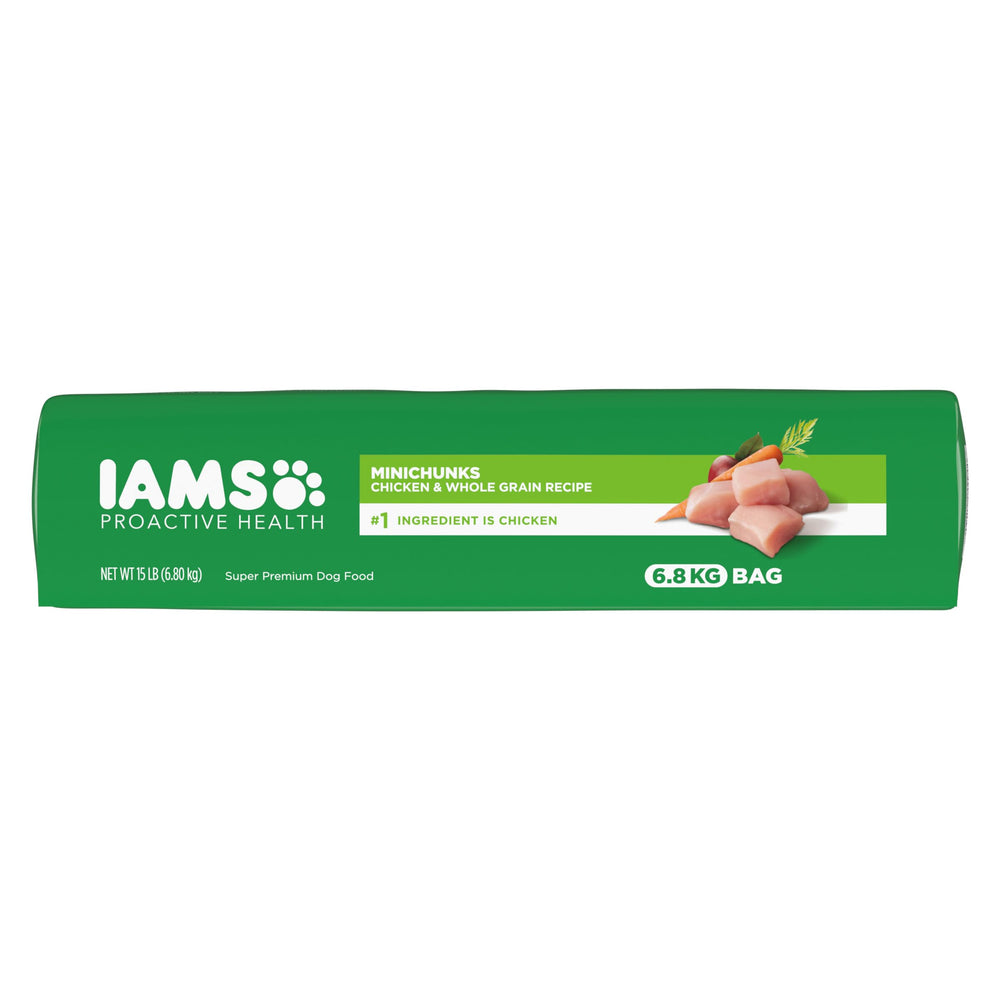 IAMS comparación de tamaño del kibble con mano para porciones exactas