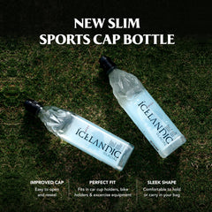 Icelandic Glacial botella en mano mostrando portabilidad y tamaño conveniente