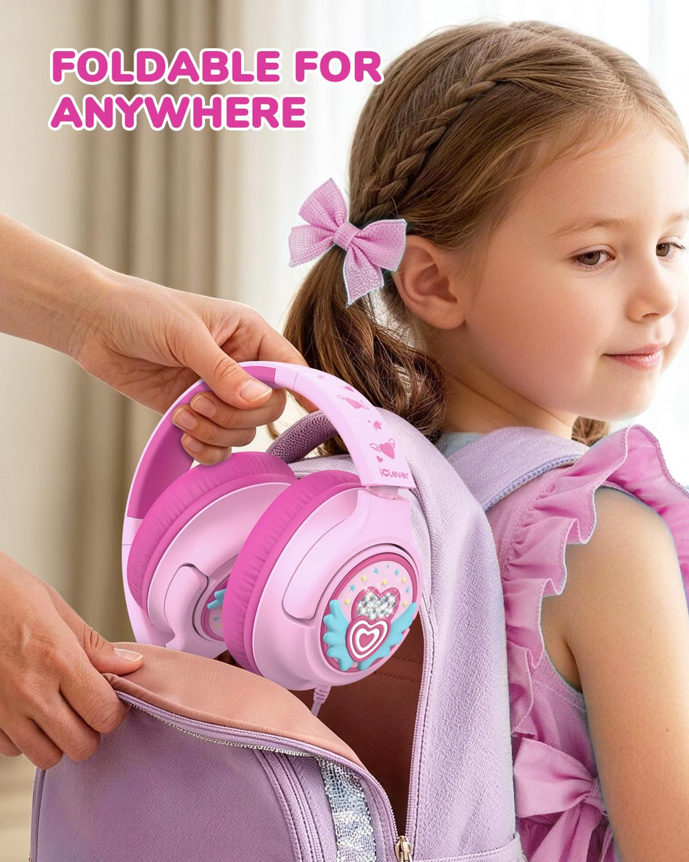 iClever C371 niño usando auriculares durante estudio mostrando concentración