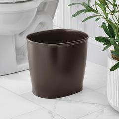 iDesign papelera colocada bajo lavabo optimizando espacio