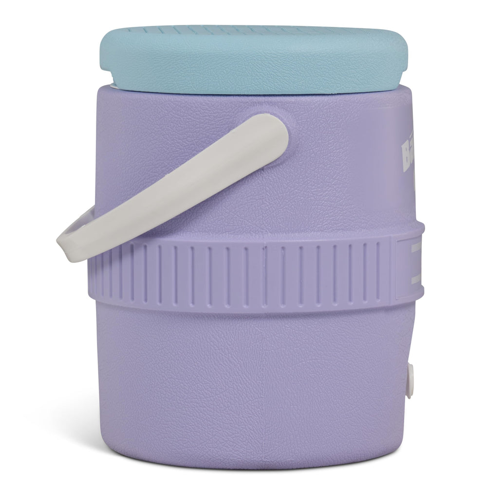 Igloo Lilac Breeze comparación de tamaño junto a una persona para escala
