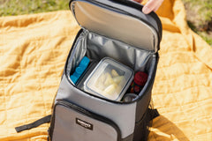 Bloques Igloo MaxCold junto a una regla para comparar tamaño y escala