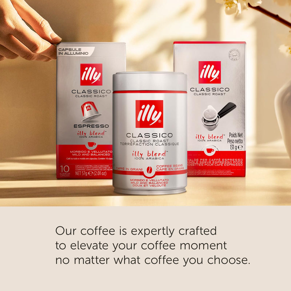 illy cápsula insertada en máquina Keurig lista para preparar café