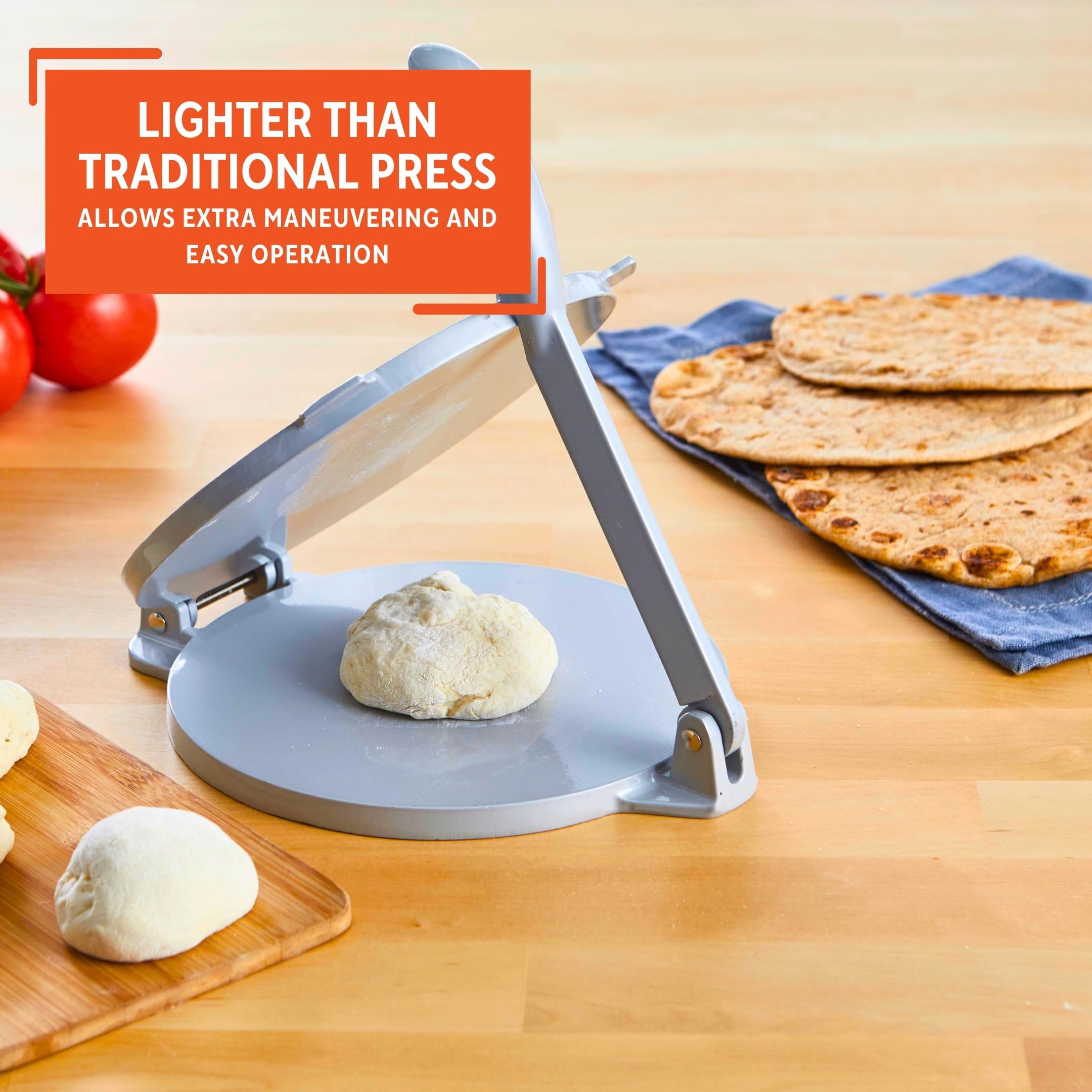 IMUSA tortilla recién hecha sostenida en mano, aspecto casero y consistente