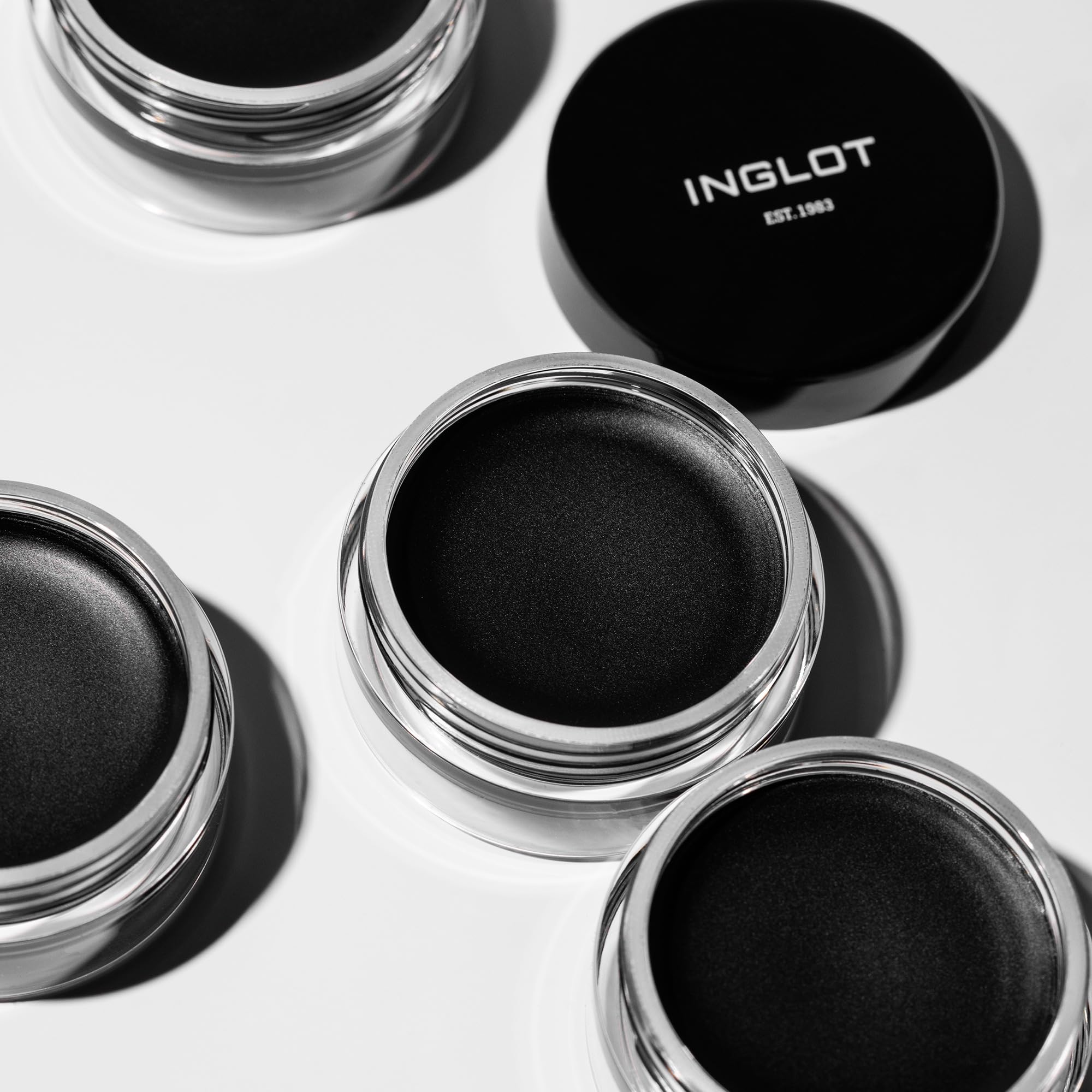 Inglot cierre de la tapadera mostrando seguridad y transporte fiable