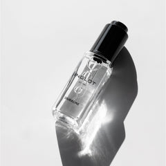 INGLOT Duraline gota sobre paleta, muestra la textura y potencia de pigmento