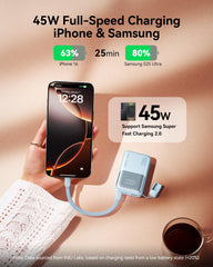 INIU cargando un smartphone, energía rápida en movilidad