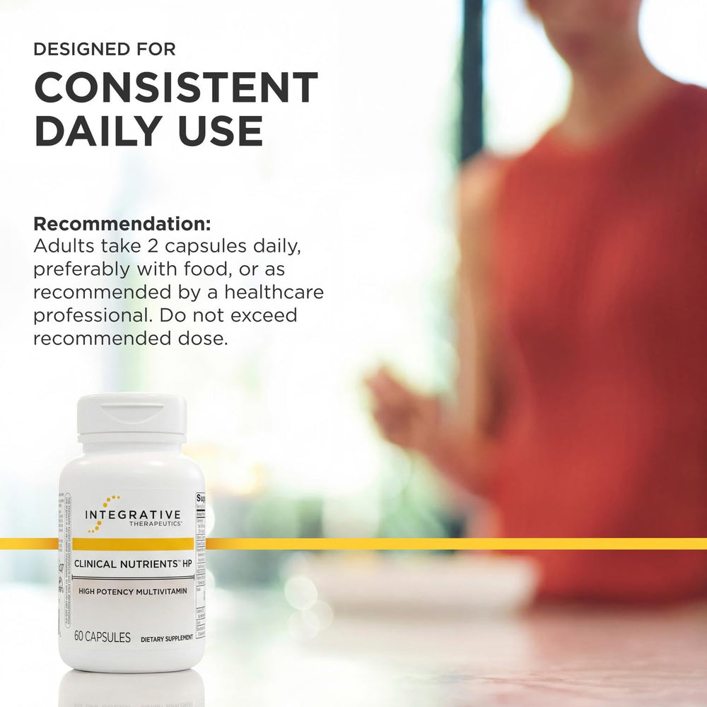 Integrative Therapeutics mano sosteniendo cápsula para facilidad de toma