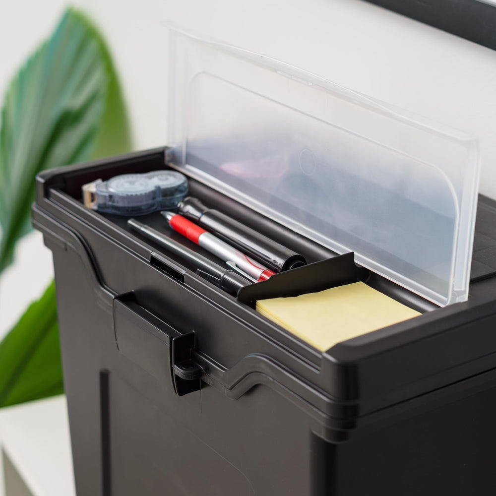 IRIS USA caja en escritorio mostrando escala y capacidad de almacenamiento