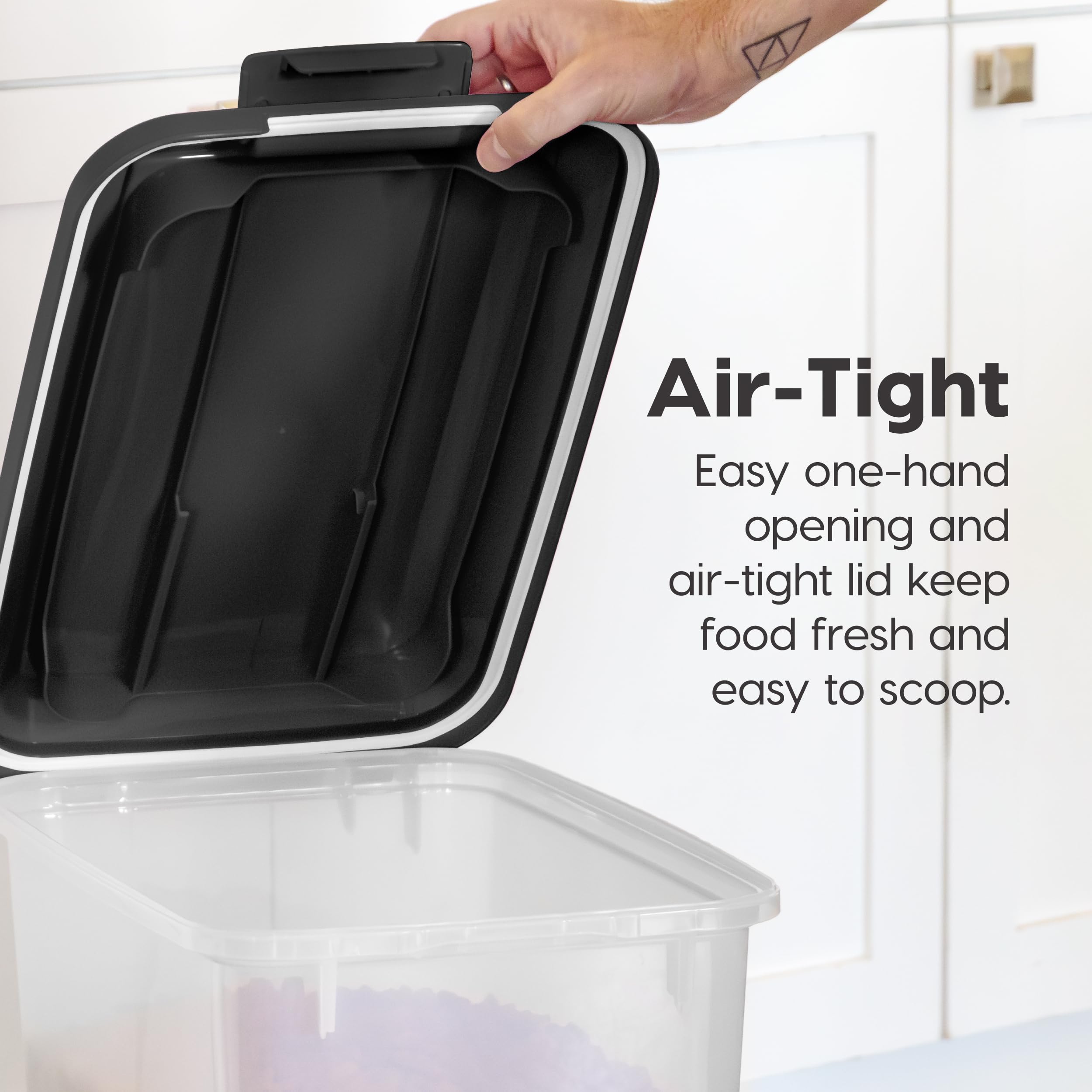 IRIS USA en uso en cocina para dispensar croquetas fácilmente