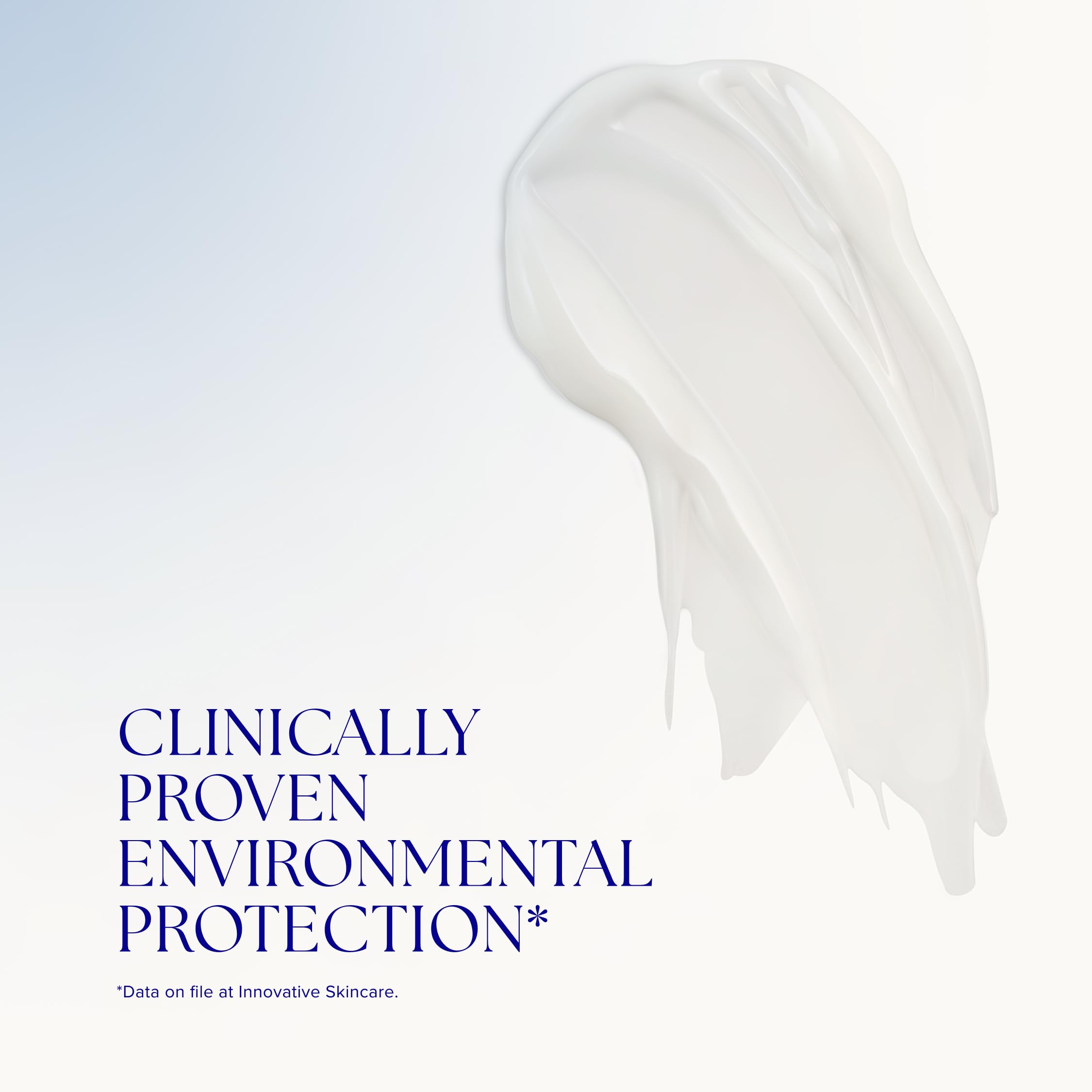 iS CLINICAL producto colocado en baño moderno mostrando uso en rutina diaria