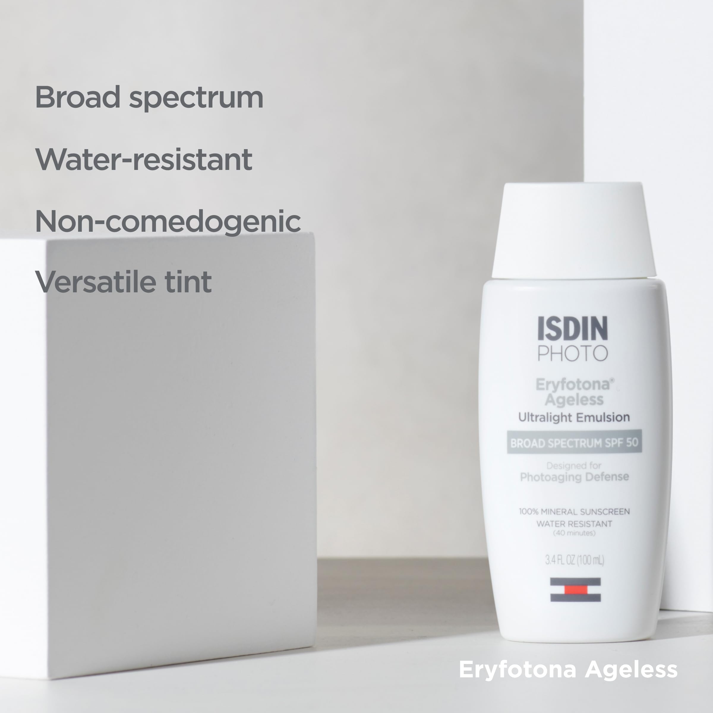 ISDIN tamaño del envase 3,4 fl oz junto a objetos para escala y portabilidad