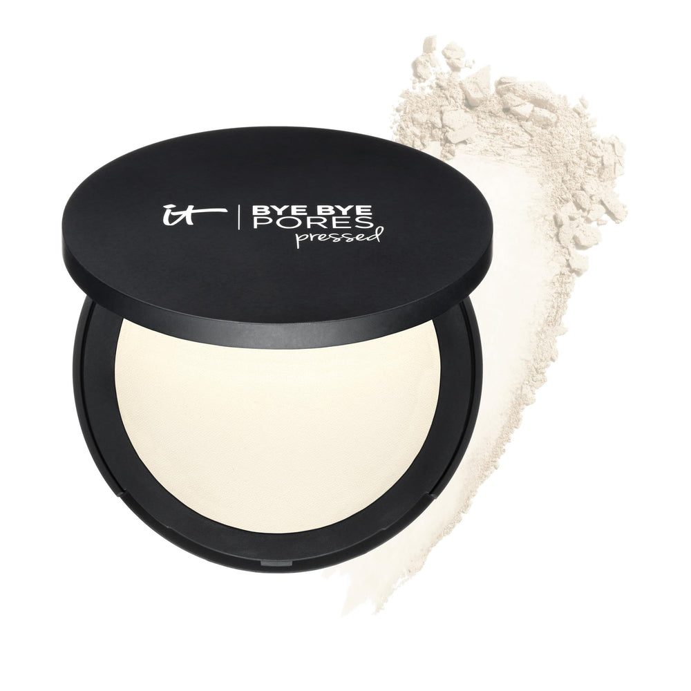 IT Cosmetics envase frontal del polvo compacto mostrando acabado pulido