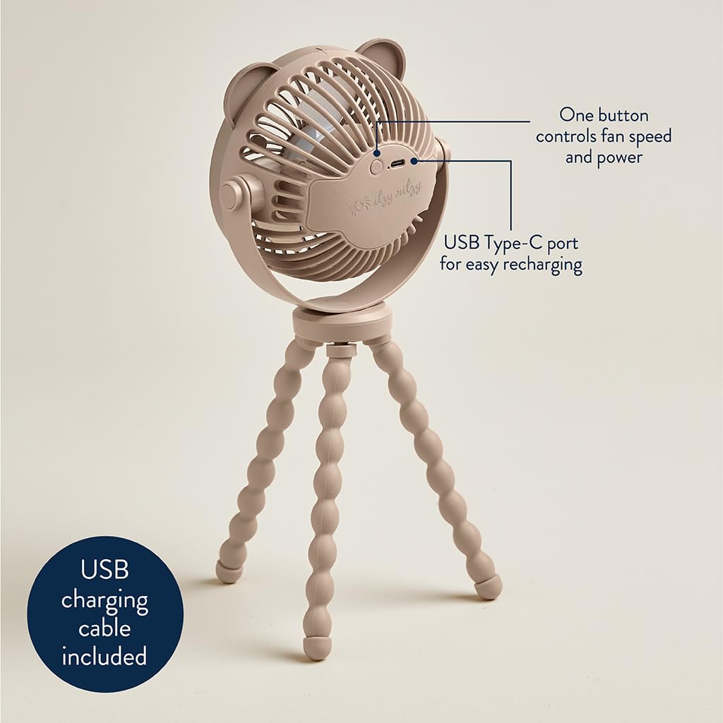 Itzy Ritzy ventilador en mano para comparar tamaño y portabilidad fácil