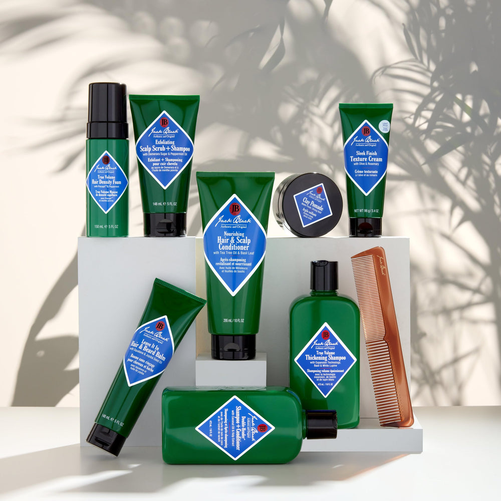 Jack Black producto en uso peinado controlado sin frizz y acabado natural