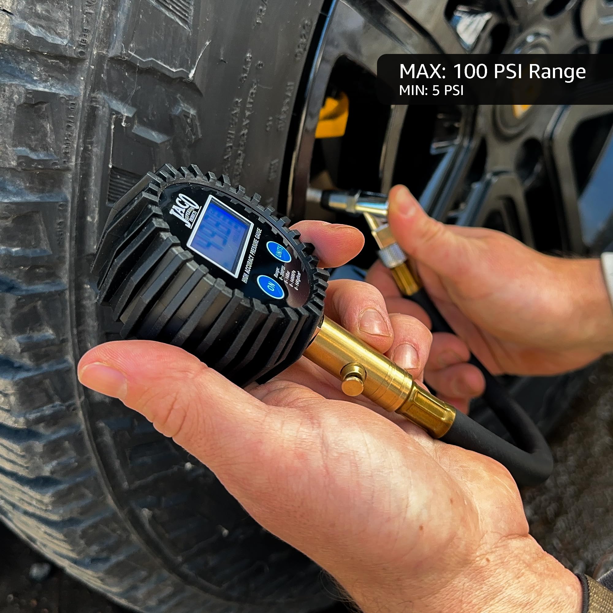 JACO ElitePro junto a regla para comparar tamaño y ergonomía en mano