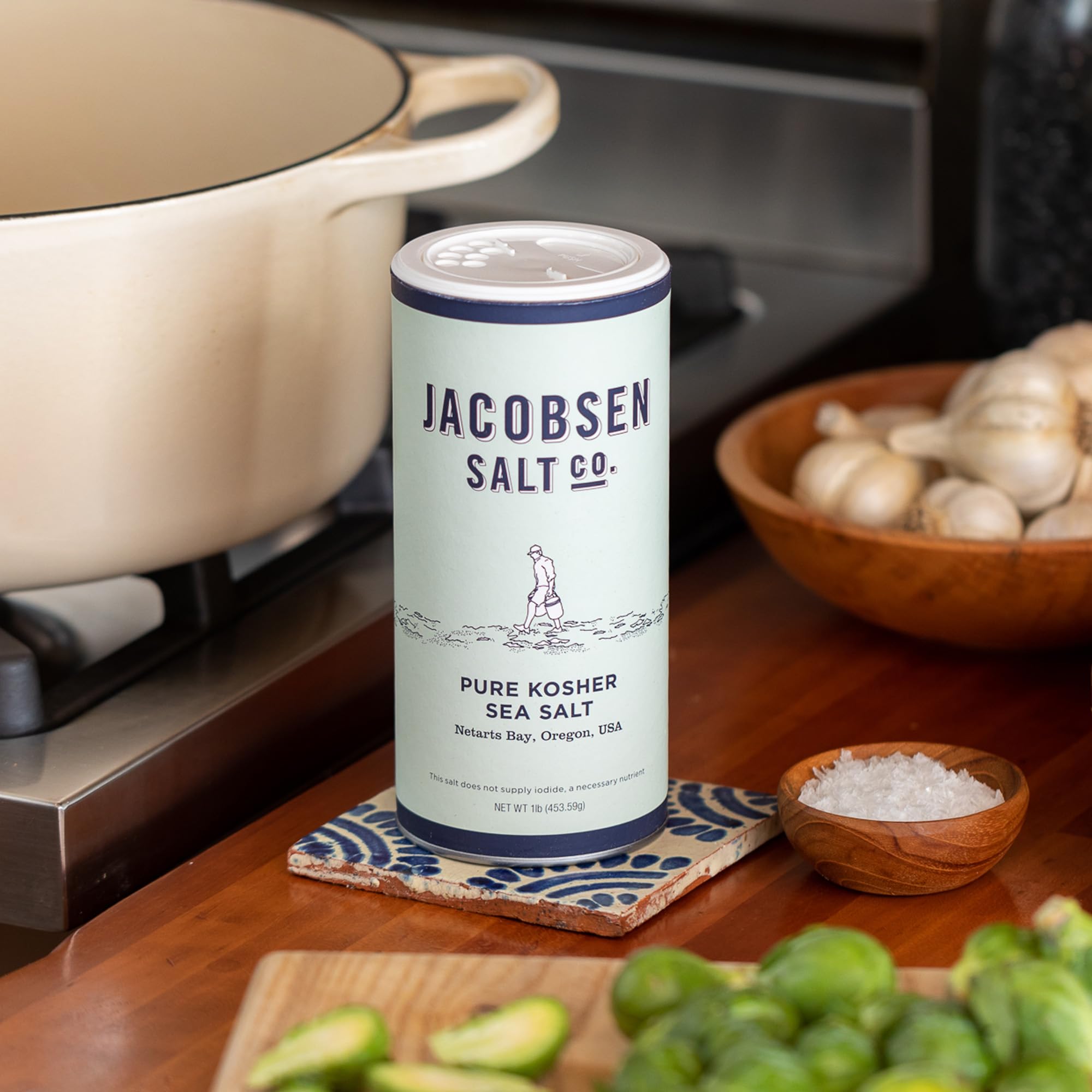 Jacobsen Salt Co. sal espolvoreada sobre asado para mejorar corteza y sabor