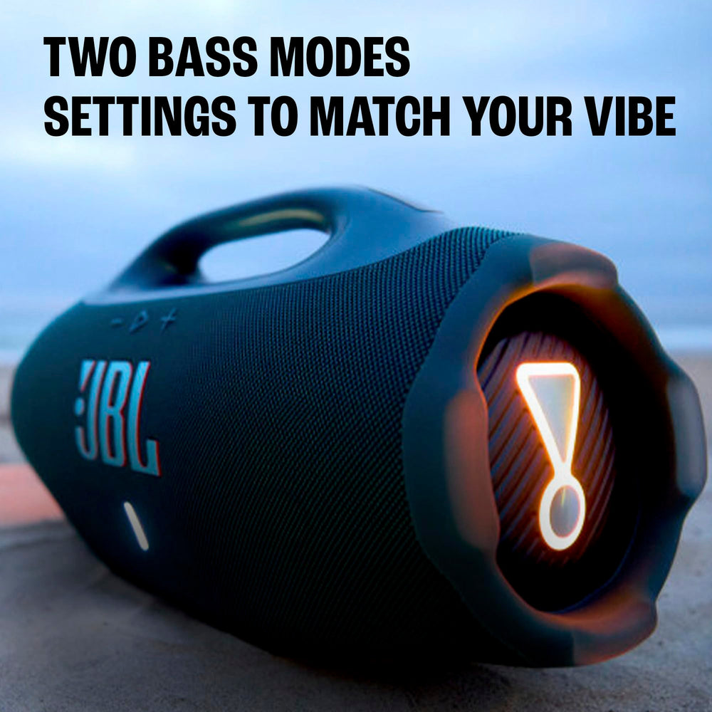 JBL Boombox 4 en la playa resistente al agua y a salpicaduras